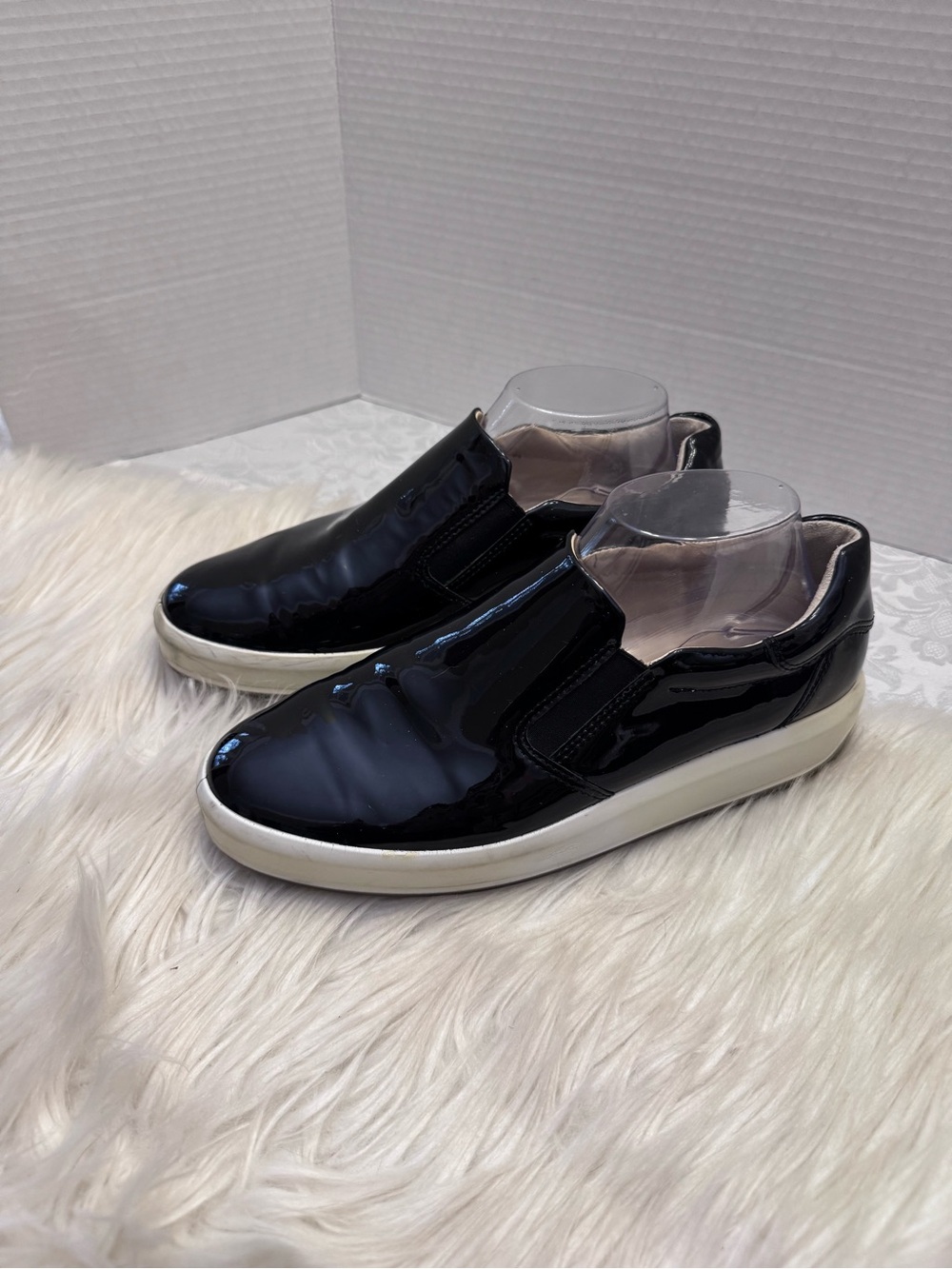 Ecco Size 40 9/9.5 Sneaker Comfort Shoe Black Patent Leather Extra Width Slip On